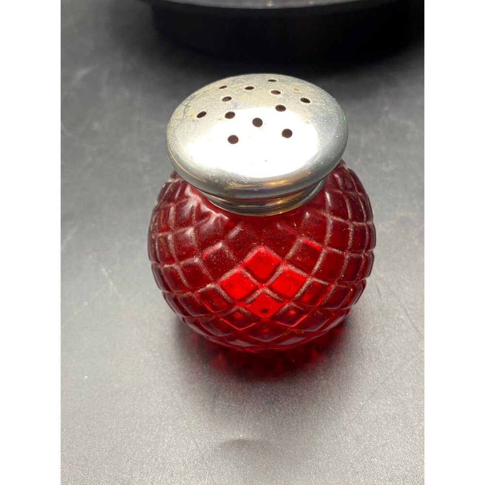 Avon Red Sachet Shaker - Picture 3 of 3